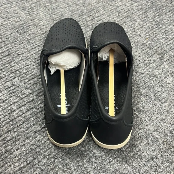 Minnetonka Women’s Pacific Black Loafers (3150) - Picture 3 of 7